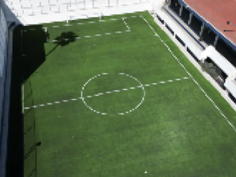 Cancha de fútbol 7 de 1,100 m² con pasto sintético MAX 3D