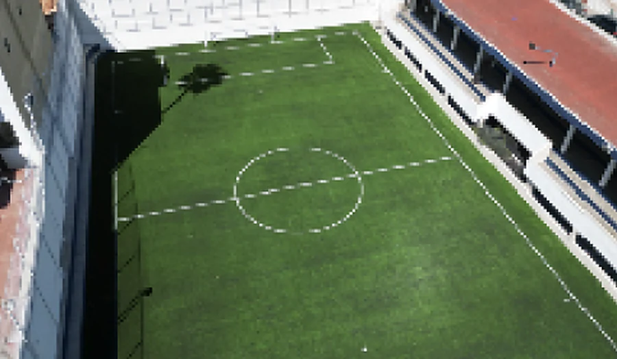 Cancha de fútbol 7 de 1,100 m² con pasto sintético